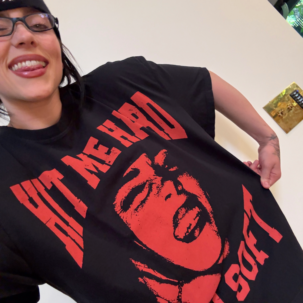 Billie Smile T-Shirt Selfie